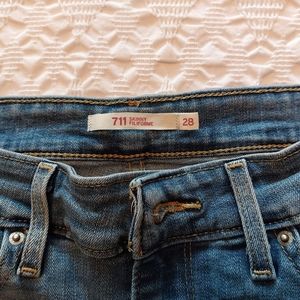 Levi's 711 Skinny Size 28